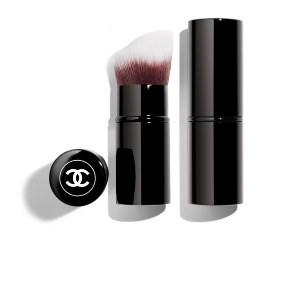 Chanel Retractable Foundation Brush - No. 103 - BNIB - Picture 1 of 3